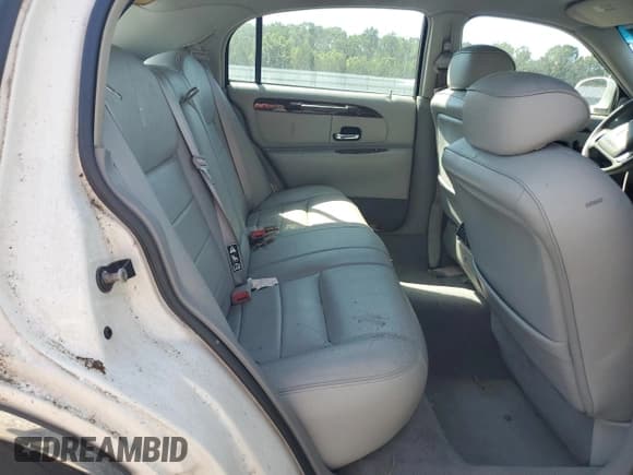 ✅ 2001 Lincoln Town Car Executive • VIN: 1LNHM81W81Y697408 • Lot: 71071315. Listed on Copart with 148,590 mi. Free auction sales archive from the USA and detailed vehicle history report at DreamBid. Image 10.