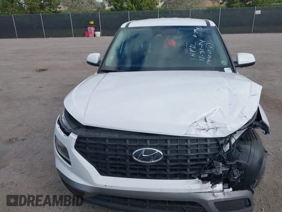 ✅ 2024 Hyundai Venue Essential • VIN: KMHRB8A39RU299269 • Lot: 41283043. Listed on IAAI with 6,510 mi. Free auction sales archive from the USA and detailed vehicle history report at DreamBid. Image 13.