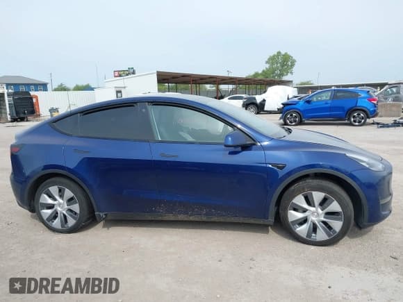 ✅ 2023 Tesla Model Y Long Range • VIN: 7SAYGDEE5PA076268 • Lot: 43140234. Wystawiony na IAAI z przebiegiem 26 918 mil. Bezpłatny archiwum sprzedaży aukcyjnych z USA i szczegółowy raport historii pojazdu na DreamBid. Zdjęcie 12.
