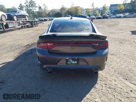 2018 Dodge Charger Daytona 392 z VIN 2C3CDXGJ0JH326908, wystawiony jako IAAI lot #41398894 z przebiegiem 67 564 mil mil oraz . Historia ofert i sprzedaży dostępna na DreamBid. Obrazek 15.