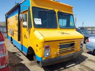 ✅ 1988 Chevrolet P Series Cargo • VIN: 1GBHP32K2J3308015 • Lot: 41761450. Listed on IAAI with 477,116 mi. Free auction sales archive from the USA and detailed vehicle history report at DreamBid. Image 1.