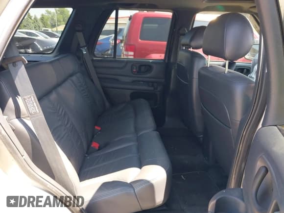 ✅ 2000 Chevrolet Blazer LS • VIN: 1GNDT13W8Y2361644 • Lot: 42757781. Wystawiony na IAAI z przebiegiem 142 824 mil. Bezpłatny archiwum sprzedaży aukcyjnych z USA i szczegółowy raport historii pojazdu na DreamBid. Zdjęcie 8.