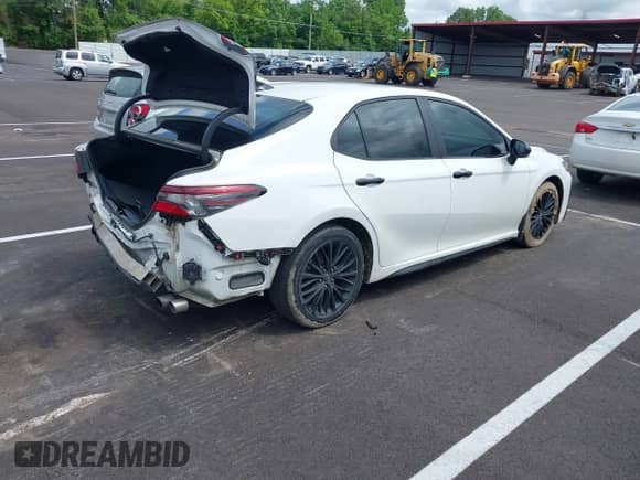 2022 Toyota Camry SE z VIN 4T1T11AK3NU066747, wystawiony jako IAAI lot #42347249 z przebiegiem 112 765 mil mil oraz . Historia ofert i sprzedaży dostępna na DreamBid. Obrazek 4.