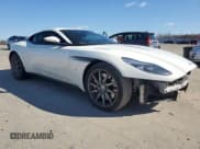 ✅ 2017 Aston Martin DB11 • VIN: SCFRMFAVXHGL01825 • Lot: 45219355. Wystawiony na Copart z przebiegiem Nie podano. Bezpłatny archiwum sprzedaży aukcyjnych z USA i szczegółowy raport historii pojazdu na DreamBid. Zdjęcie 4.