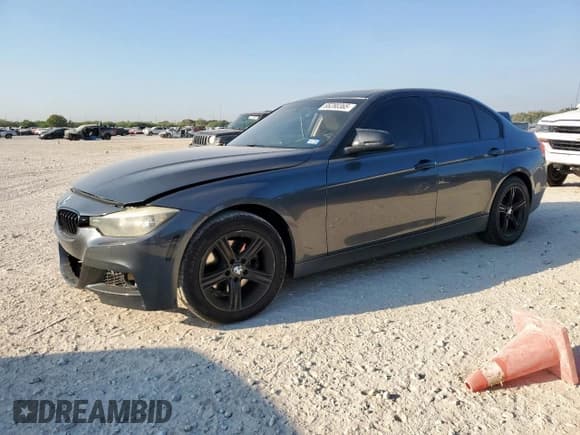 ✅ 2015 BMW 3 Series 320i xDrive • VIN: WBA3C3G52FNS75160 • Lot: 85280365. Wystawiony na Copart z przebiegiem 171 713 mil. Bezpłatny archiwum sprzedaży aukcyjnych z USA i szczegółowy raport historii pojazdu na DreamBid. Zdjęcie 1.
