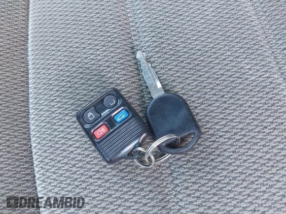 ✅ 2002 Ford Explorer XLT • VIN: 1FMDU73E12ZA10584 • Lot: 41299290. Wystawiony na IAAI z przebiegiem 95 775 mil. Bezpłatny archiwum sprzedaży aukcyjnych z USA i szczegółowy raport historii pojazdu na DreamBid. Zdjęcie 11.