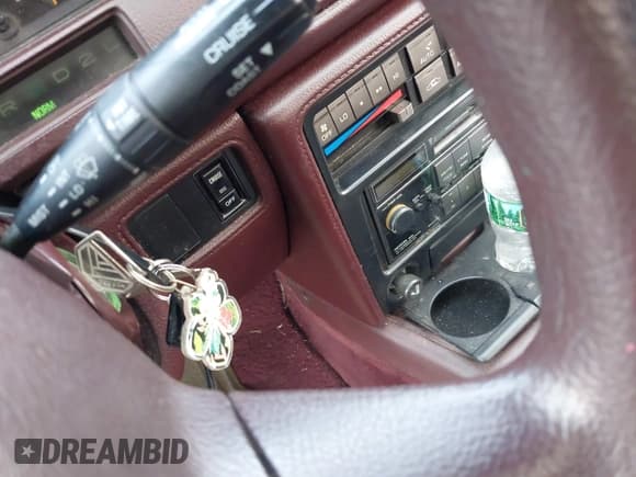 ✅ 1988 Toyota Camry LE • VIN: JT2SV22E5J3248025 • Lot: 42921735. Wystawiony na IAAI z przebiegiem 85 398 mil. Bezpłatny archiwum sprzedaży aukcyjnych z USA i szczegółowy raport historii pojazdu na DreamBid. Zdjęcie 11.