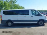 ✅ 2016 Ford Transit XL • VIN: 1FBZX2ZM2GKA01299 • Lot: 42590732. Wystawiony na IAAI z przebiegiem 219 058 mil. Bezpłatny archiwum sprzedaży aukcyjnych z USA i szczegółowy raport historii pojazdu na DreamBid. Zdjęcie 13.
