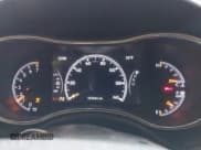 ✅ 2017 Jeep Grand Cherokee Limited • VIN: 1C4RJEBG8HC893038 • Lot: 43045981. Wystawiony na IAAI z przebiegiem 157 044 mil. Bezpłatny archiwum sprzedaży aukcyjnych z USA i szczegółowy raport historii pojazdu na DreamBid. Zdjęcie 7.