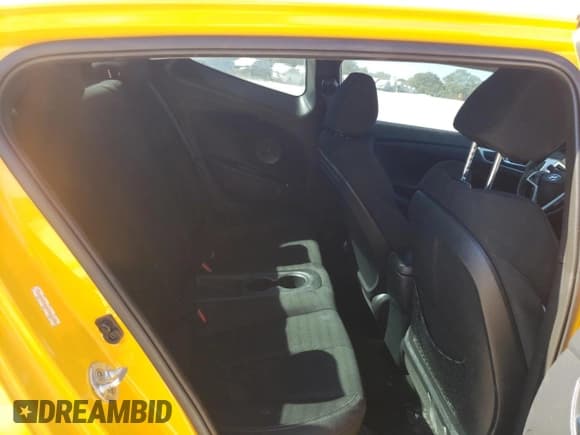 ✅ 2015 Hyundai Veloster • VIN: KMHTC6AD4FU227374 • Lot: 76863014. Wystawiony na Copart z przebiegiem 122 928 mil. Bezpłatny archiwum sprzedaży aukcyjnych z USA i szczegółowy raport historii pojazdu na DreamBid. Zdjęcie 10.