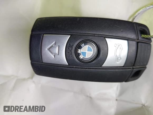 ✅ 2006 BMW 3 Series 325i • VIN: WBAVB13556PT06427 • Лот: 43778110. Опубликован ранее на IAAI с пробегом 231 356 миль. Бесплатный доступ к архиву аукционных продаж из США и подробный отчёт об истории автомобиля на DreamBid. Изображение 11.