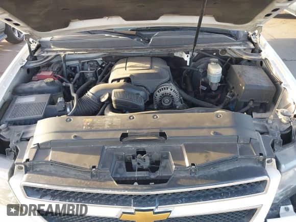 2014 Chevrolet Suburban LT z VIN 1GNSKJE75ER212434, wystawiony jako IAAI lot #41681972 z przebiegiem 381 890 mil mil oraz . Historia ofert i sprzedaży dostępna na DreamBid. Obrazek 10.