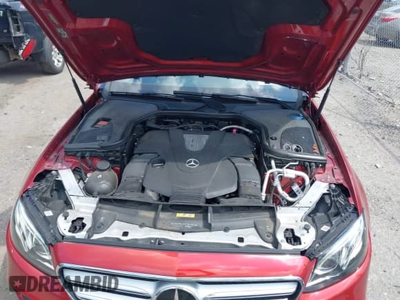 ✅ 2019 Mercedes-Benz E 450 • VIN: WDDZH6JB6KA582921 • Lot: 42642916. Listed on IAAI with 76,131 mi. Free auction sales archive from the USA and detailed vehicle history report at DreamBid. Image 10.