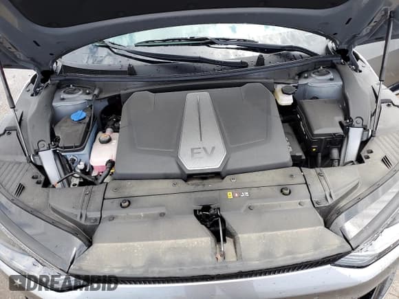 ✅ 2023 Kia EV6 Wind • VIN: KNDC3DLC0P5122467 • Лот: 61112594. Опубликован ранее на Copart с пробегом 9 645 миль. Бесплатный доступ к архиву аукционных продаж из США и подробный отчёт об истории автомобиля на DreamBid. Изображение 12.