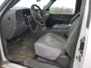 ✅ 2003 Chevrolet Silverado 2500HD LS • VIN: 1GCHC29U03E371453 • Lot: 85531544. Wystawiony na Copart z przebiegiem 149 837 mil. Bezpłatny archiwum sprzedaży aukcyjnych z USA i szczegółowy raport historii pojazdu na DreamBid. Zdjęcie 7.