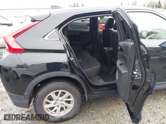 ✅ 2019 Mitsubishi Eclipse Cross ES • VIN: JA4AT3AA9KZ030577 • Лот: 43794365. Опубликован ранее на IAAI с пробегом 66 214 миль. Бесплатный доступ к архиву аукционных продаж из США и подробный отчёт об истории автомобиля на DreamBid. Изображение 8.