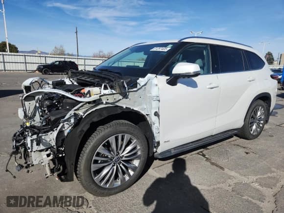 ✅ 2023 Toyota Highlander Hybrid Platinum • VIN: 5TDEBRCH4PS122373 • Lot: 91297405. Wystawiony na Copart z przebiegiem 32 673 mil. Bezpłatny archiwum sprzedaży aukcyjnych z USA i szczegółowy raport historii pojazdu na DreamBid. Zdjęcie 1.