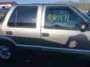 1999 Chevrolet Blazer LT z VIN 1GNDT13W9X2186755, wystawiony jako IAAI lot #41865171 z przebiegiem 107 191 mil mil oraz . Historia ofert i sprzedaży dostępna na DreamBid. Obrazek 13.