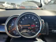 ✅ 2017 MINI Hardtop 4 Door Cooper S • VIN: WMWXU3C57H2D32724 • Лот: 81017475. Опубликован ранее на Copart с пробегом 132 296 миль. Бесплатный доступ к архиву аукционных продаж из США и подробный отчёт об истории автомобиля на DreamBid. Изображение 9.