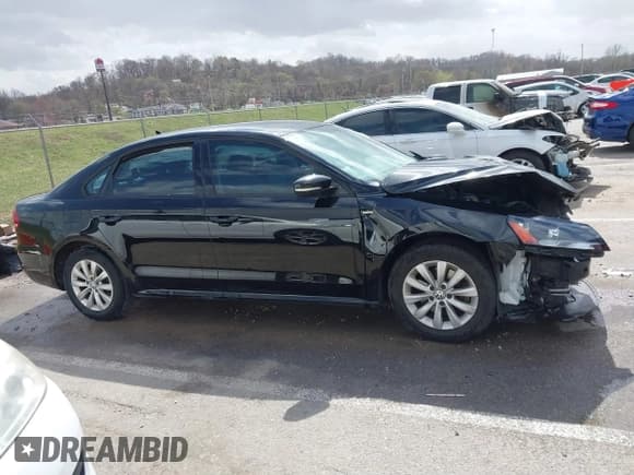 ✅ 2015 Volkswagen Passat Limited Edition • VIN: 1VWAT7A34FC042592 • Lot: 41825242. Listed on IAAI with 160,118 mi. Free auction sales archive from the USA and detailed vehicle history report at DreamBid. Image 14.