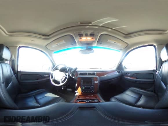 2008 Chevrolet Suburban LTZ z VIN 1GNFK16318R127690, wystawiony jako IAAI lot #43424584 z przebiegiem 278 244 mil mil oraz . Historia ofert i sprzedaży dostępna na DreamBid. Obrazek 17.