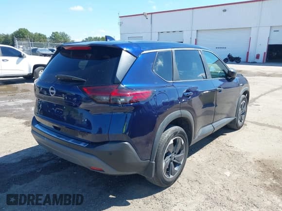 ✅ 2024 Nissan Rogue SV • VIN: 5N1BT3BB3RC719458 • Lot: 43275120. Wystawiony na IAAI z przebiegiem 22 715 mil. Bezpłatny archiwum sprzedaży aukcyjnych z USA i szczegółowy raport historii pojazdu na DreamBid. Zdjęcie 4.
