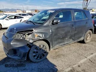 ✅ 2009 Scion xD • VIN: JTKKU10499J034959 • Lot: 92193095. Wystawiony na Copart z przebiegiem 283 299 mil. Bezpłatny archiwum sprzedaży aukcyjnych z USA i szczegółowy raport historii pojazdu na DreamBid. Zdjęcie 1.