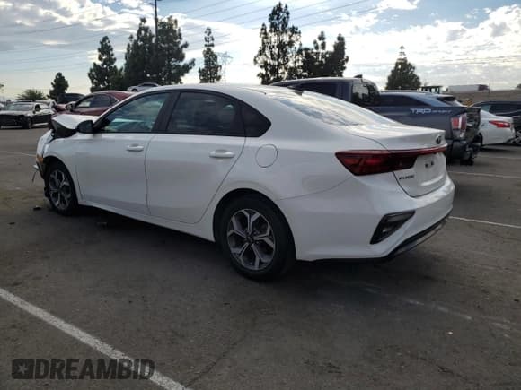 ✅ 2020 Kia Forte FE • VIN: 3KPF24AD8LE257058 • Lot: 82360175. Wystawiony na Copart z przebiegiem 40 455 mil. Bezpłatny archiwum sprzedaży aukcyjnych z USA i szczegółowy raport historii pojazdu na DreamBid. Zdjęcie 2.