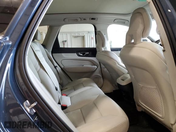 ✅ 2018 Volvo XC60 Momentum • VIN: YV4102RK4J1070470 • Лот: 82450445. Опубликован ранее на Copart с пробегом 154 113 миль. Бесплатный доступ к архиву аукционных продаж из США и подробный отчёт об истории автомобиля на DreamBid. Изображение 11.