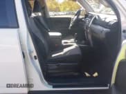 ✅ 2018 Toyota 4Runner TRD Off Road Premium • VIN: JTEBU5JR5J5608989 • Lot: 43467723. Wystawiony na IAAI z przebiegiem 46 706 mil. Bezpłatny archiwum sprzedaży aukcyjnych z USA i szczegółowy raport historii pojazdu na DreamBid. Zdjęcie 5.