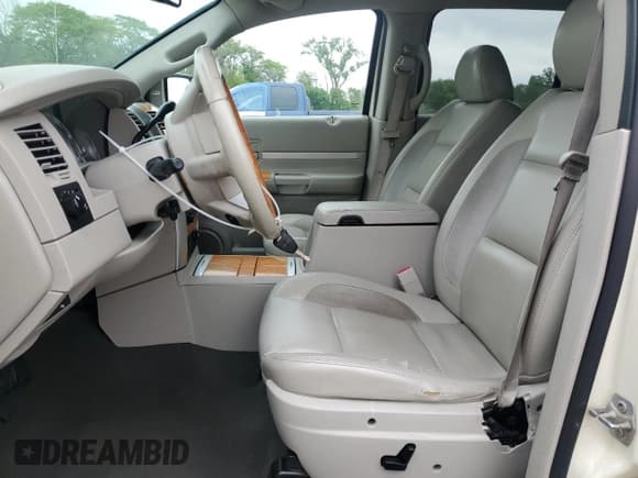 ✅ 2008 Chrysler Aspen Limited • VIN: 1A8HW58268F138325 • Lot: 57108465. Wystawiony na Copart z przebiegiem 190 888 mil. Bezpłatny archiwum sprzedaży aukcyjnych z USA i szczegółowy raport historii pojazdu na DreamBid. Zdjęcie 7.