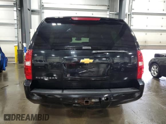 ✅ 2014 Chevrolet Suburban LT • VIN: 1GNSKJE77ER121388 • Lot: 84788705. Wystawiony na Copart z przebiegiem 222 114 mil. Bezpłatny archiwum sprzedaży aukcyjnych z USA i szczegółowy raport historii pojazdu na DreamBid. Zdjęcie 6.
