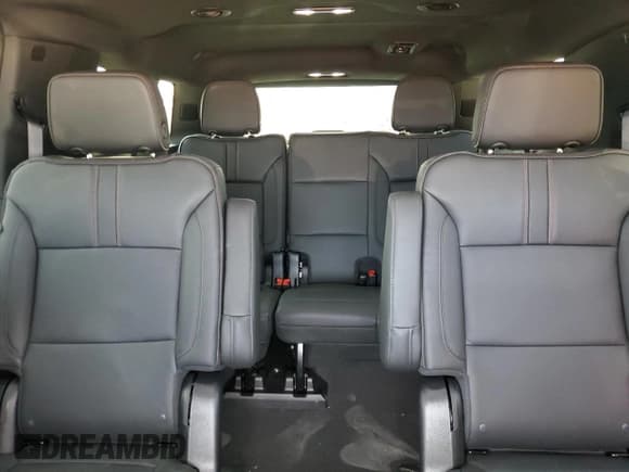 ✅ 2023 Chevrolet Suburban RST • VIN: 1GNSCEKD9PR556589 • Lot: 76045104. Wystawiony na Copart z przebiegiem 7 411 mil. Bezpłatny archiwum sprzedaży aukcyjnych z USA i szczegółowy raport historii pojazdu na DreamBid. Zdjęcie 10.