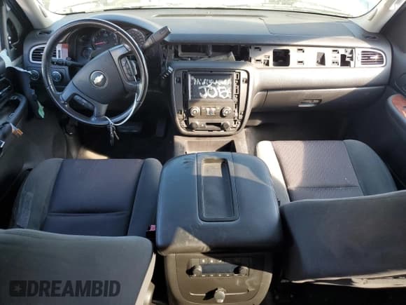 ✅ 2009 Chevrolet Suburban 1LT • VIN: 1GNFK26329R287777 • Lot: 77907904. Wystawiony na Copart z przebiegiem 171 604 mil. Bezpłatny archiwum sprzedaży aukcyjnych z USA i szczegółowy raport historii pojazdu na DreamBid. Zdjęcie 8.