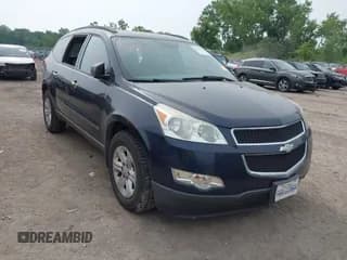 ✅ 2010 Chevrolet Traverse LS • VIN: 1GNLVEED1AS104551 • Lot: 42656402. Wystawiony na IAAI z przebiegiem 196 118 mil. Bezpłatny archiwum sprzedaży aukcyjnych z USA i szczegółowy raport historii pojazdu na DreamBid. Zdjęcie 1.