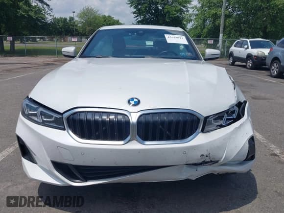 ✅ 2023 BMW 3 Series 330i xDrive • VIN: 3MW89FF00P8D53242 • Lot: 42638011. Listed on IAAI with 24,586 mi. Free auction sales archive from the USA and detailed vehicle history report at DreamBid. Image 12.