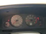 ✅ 1999 Infiniti QX4 • VIN: JNRAR05Y8XW051777 • Lot: 56278295. Wystawiony na Copart z przebiegiem 89 119 mil. Bezpłatny archiwum sprzedaży aukcyjnych z USA i szczegółowy raport historii pojazdu na DreamBid. Zdjęcie 9.