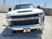 ✅ 2021 Chevrolet Silverado 2500HD LT • VIN: 1GC1YNEY6MF260186 • Lot: 53331205. Wystawiony na Copart z przebiegiem 91 479 mil. Bezpłatny archiwum sprzedaży aukcyjnych z USA i szczegółowy raport historii pojazdu na DreamBid. Zdjęcie 5.