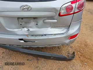 2010 Hyundai Santa Fe GLS z VIN 5NMSG3AB0AH399368, wystawiony jako IAAI lot #43305243 z przebiegiem 300 926 mil mil oraz . Historia ofert i sprzedaży dostępna na DreamBid. Obrazek 6.