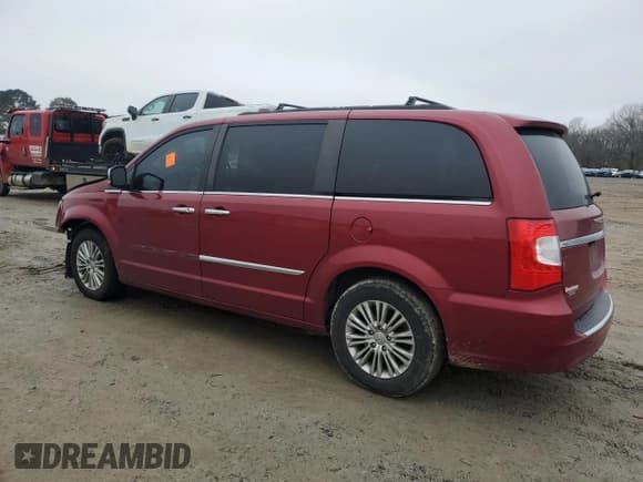 ✅ 2015 Chrysler Town & Country Touring • VIN: 2C4RC1CG6FR628995 • Лот: 86584344. Опубликован ранее на Copart с пробегом 104 018 миль. Бесплатный доступ к архиву аукционных продаж из США и подробный отчёт об истории автомобиля на DreamBid. Изображение 2.