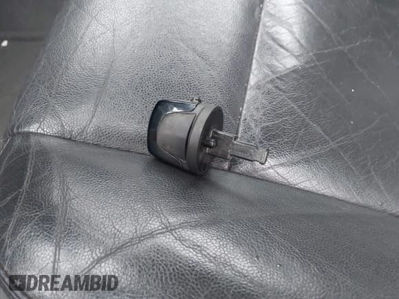 ✅ 2009 Volvo C70 • VIN: YV1MC67239J075098 • Lot: 43297795. Wystawiony na IAAI z przebiegiem 109 379 mil. Bezpłatny archiwum sprzedaży aukcyjnych z USA i szczegółowy raport historii pojazdu na DreamBid. Zdjęcie 11.