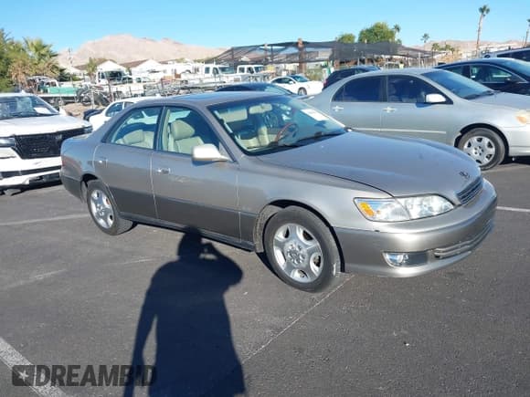 ✅ 2000 Lexus ES 300 • VIN: JT8BF28G2Y0270068 • Lot: 43863072. Wystawiony na IAAI z przebiegiem 132 215 mil. Bezpłatny archiwum sprzedaży aukcyjnych z USA i szczegółowy raport historii pojazdu na DreamBid. Zdjęcie 1.