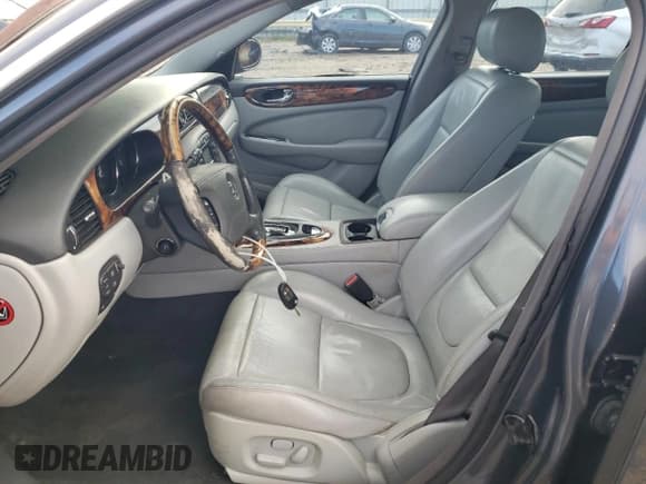 ✅ 2004 Jaguar XJ 8 • VIN: SAJWA71C94SG25407 • Lot: 85663255. Wystawiony na Copart z przebiegiem 126 855 mil. Bezpłatny archiwum sprzedaży aukcyjnych z USA i szczegółowy raport historii pojazdu na DreamBid. Zdjęcie 7.