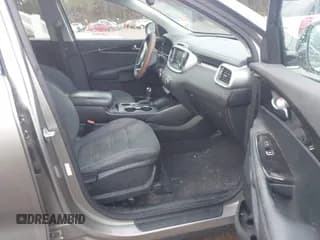 ✅ 2017 Kia Sorento LX • VIN: 5XYPG4A35HG209086 • Лот: 43792632. Опубликован ранее на IAAI с пробегом 145 529 миль. Бесплатный доступ к архиву аукционных продаж из США и подробный отчёт об истории автомобиля на DreamBid. Изображение 5.