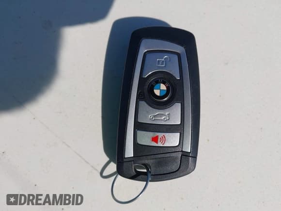 ✅ 2015 BMW M4 • VIN: WBS3R9C59FK332216 • Lot: 42761675. Wystawiony na IAAI z przebiegiem 56 566 mil. Bezpłatny archiwum sprzedaży aukcyjnych z USA i szczegółowy raport historii pojazdu na DreamBid. Zdjęcie 11.