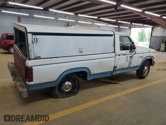 ✅ 1981 Ford F-250 • VIN: 1FTEF25E0BUA77404 • Lot: 53231325. Wystawiony na Copart z przebiegiem 167 290 mil. Bezpłatny archiwum sprzedaży aukcyjnych z USA i szczegółowy raport historii pojazdu na DreamBid. Zdjęcie 3.