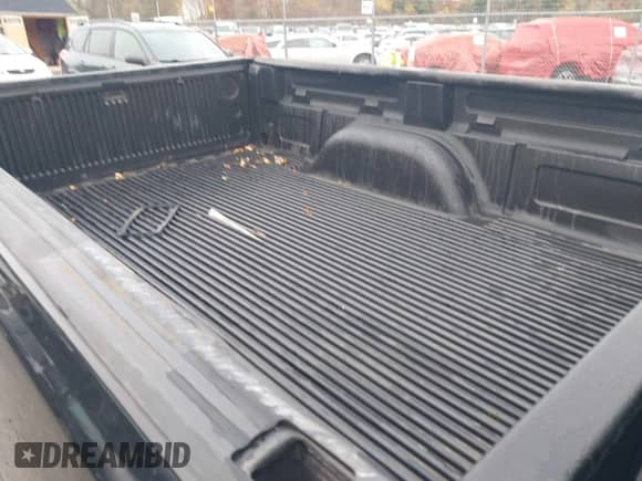 2003 Chevrolet Silverado 1500 Work Truck z VIN 1GCEK14V13E181533, wystawiony jako IAAI lot #43577970 z przebiegiem 78 238 mil mil oraz . Historia ofert i sprzedaży dostępna na DreamBid. Obrazek 8.