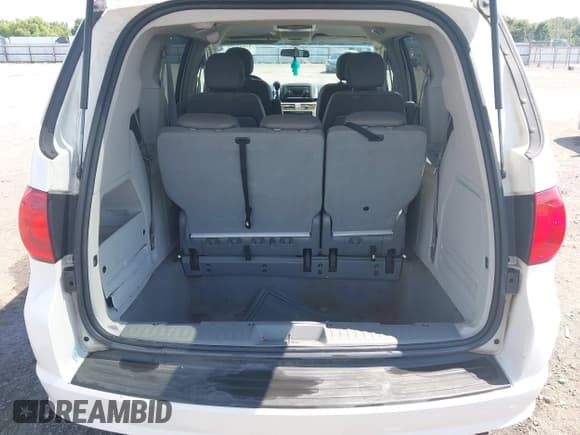 ✅ 2009 Volkswagen Routan SE • VIN: 2V8HW34199R541626 • Lot: 42852160. Listed on IAAI with 211,367 mi. Free auction sales archive from the USA and detailed vehicle history report at DreamBid. Image 17.