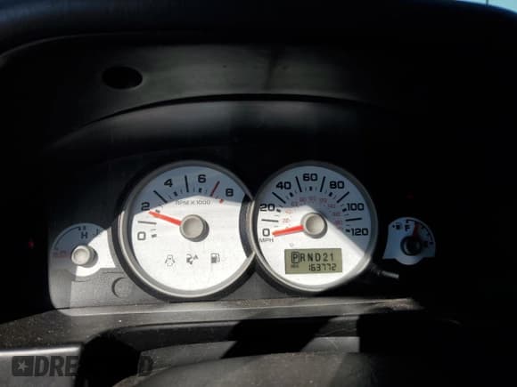 ✅ 2005 Ford Escape XLT • VIN: 1FMYU93185KB51529 • Лот: 85540935. Опубликован ранее на Copart с пробегом 163 772 миль. Бесплатный доступ к архиву аукционных продаж из США и подробный отчёт об истории автомобиля на DreamBid. Изображение 9.