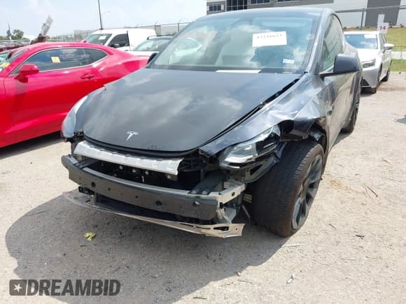 ✅ 2024 Tesla Model Y • VIN: 7SAYGDED7RA324921 • Лот: 43241623. Опубликован ранее на IAAI с пробегом 11 376 миль. Бесплатный доступ к архиву аукционных продаж из США и подробный отчёт об истории автомобиля на DreamBid. Изображение 6.